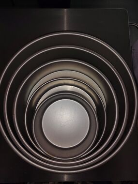 Wilton Nested Round Baking Pans Set in Metallic Silver